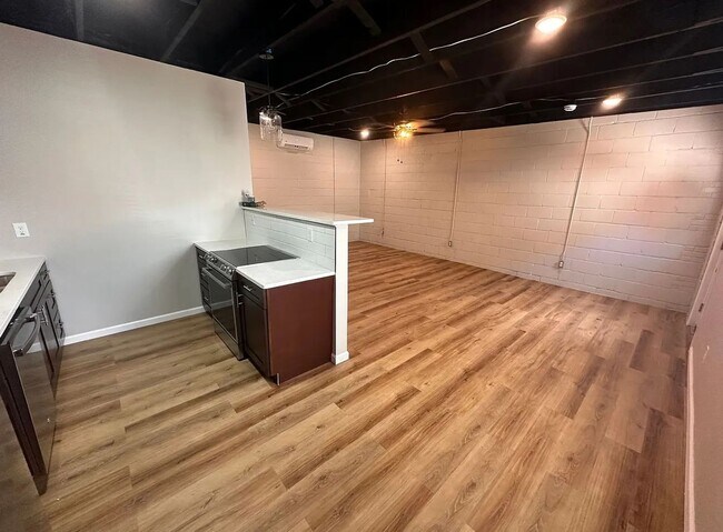 Foto del edificio - 3223 E Douglas Ave