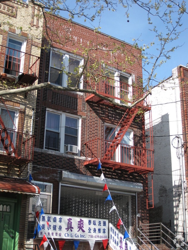 Building Photo - 772 57th St