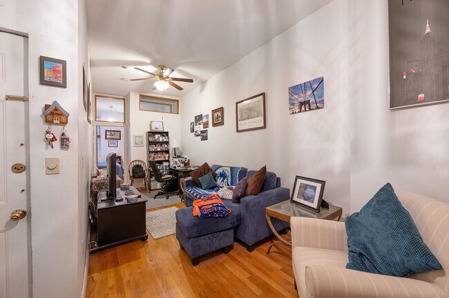 Foto del edificio - 413 1st St Unit# 2E