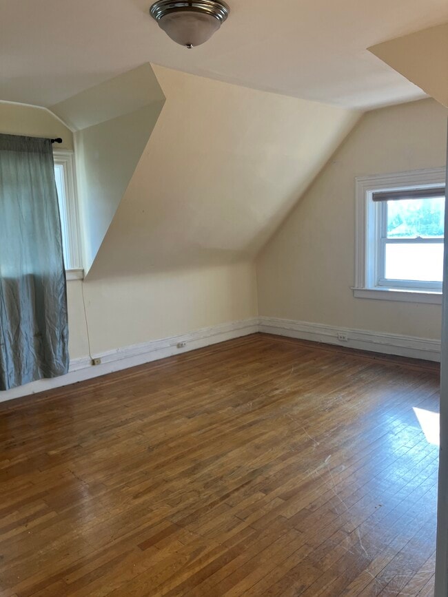 Building Photo - 815 Boulevard E