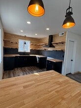 Building Photo - 502 W Lexington Ave