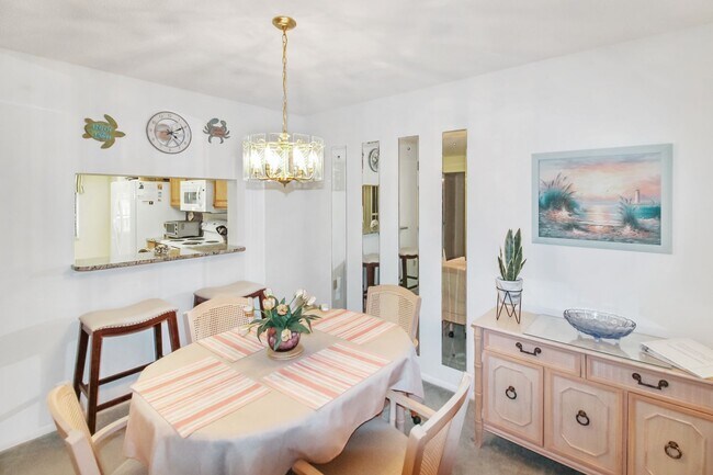 Foto del edificio - Seasonal Condo for Rent in Pine Hollow