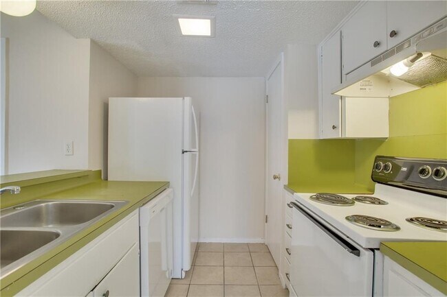 Foto del edificio - 8601 Fireside Dr