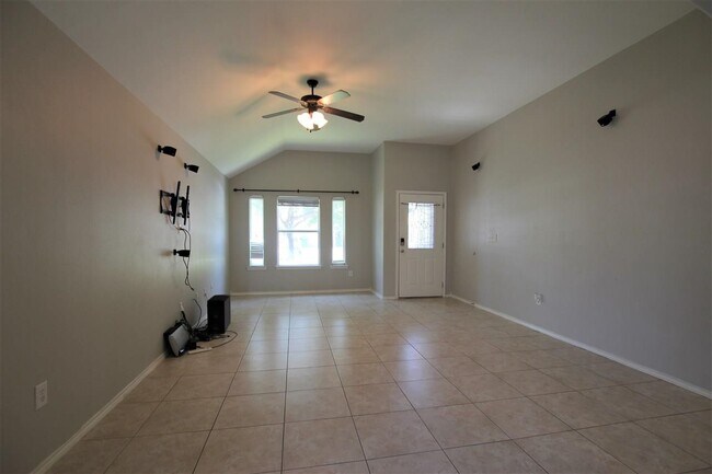 Foto del edificio - 1911 Stone Field Ln