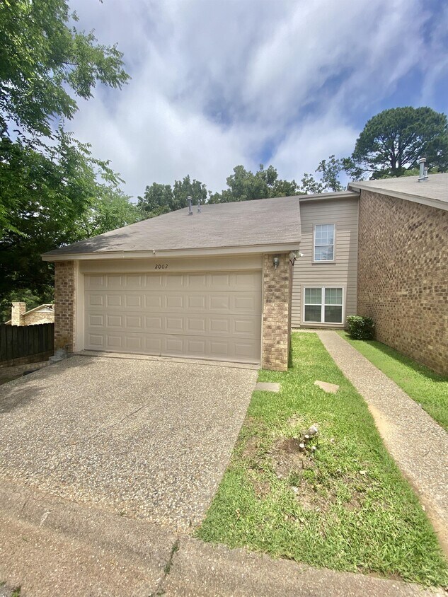 Foto principal - 2002 Villa Dr.