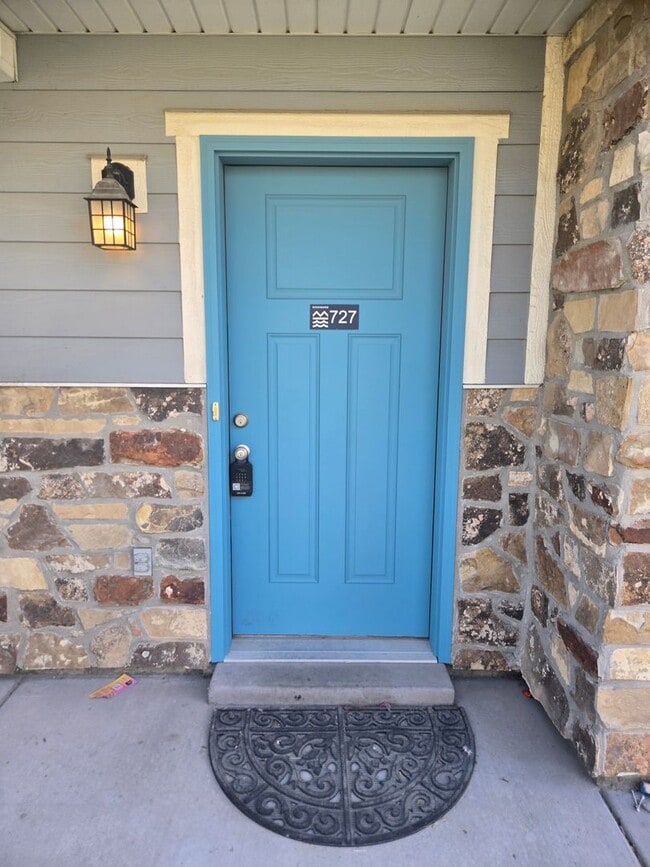 Building Photo - 3 Bed 2.5 Bath Town Home in Vineyard for Rent