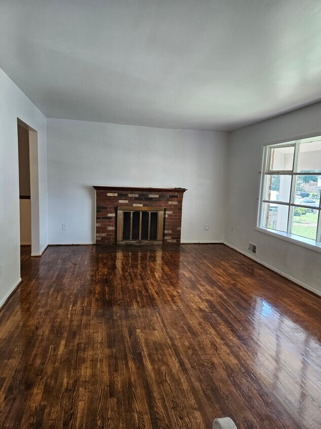 Building Photo - 13724 Smallwood Ct