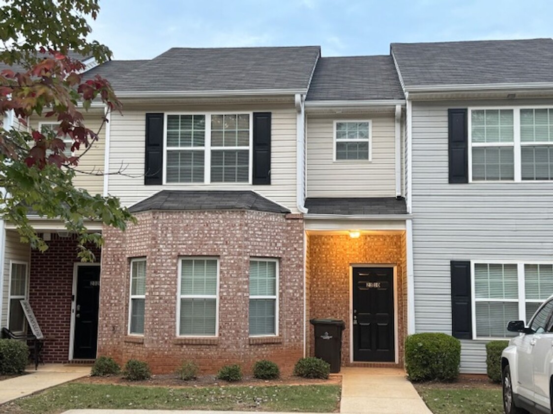 Foto principal - 3 Bedroom / 2.5 Bath Townhome in McDonough!