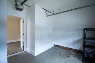 Building Photo - 32 N Sunberry Trail