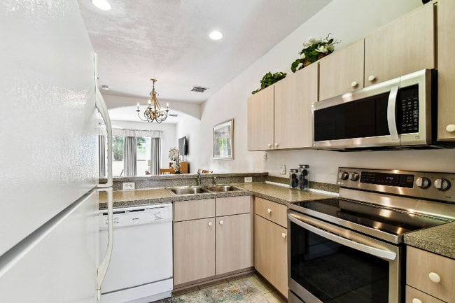 Building Photo - 1180 S Beach Cir
