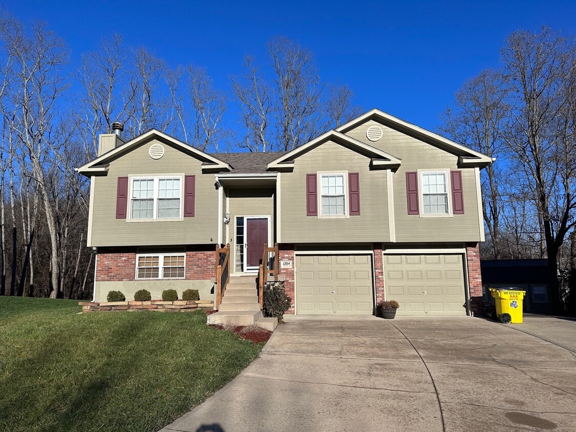 1204 SW Lakeview Dr, Grain Valley, MO 64029 House Rental in Grain Valley, MO