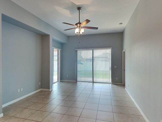 Building Photo - 909 Woods Landing Dr