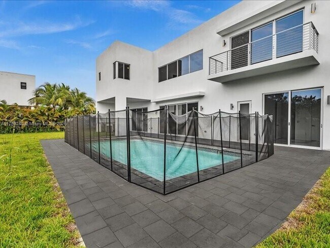 Building Photo - 16644 Botaniko Dr N