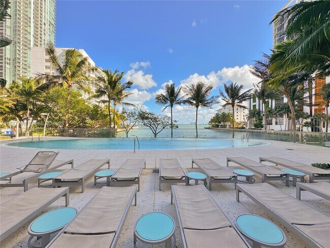 Foto del edificio - 460 NE 28th St