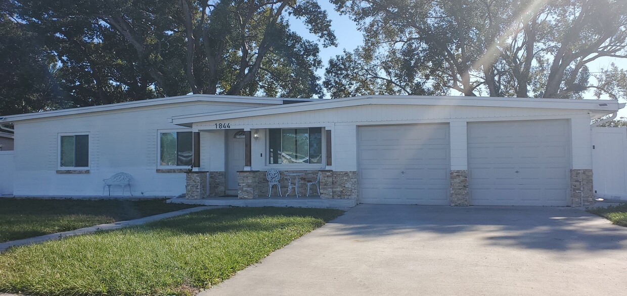 Beautiful remodeled home Englewood neighb... - Beautiful remodeled home  Englewood neighb...