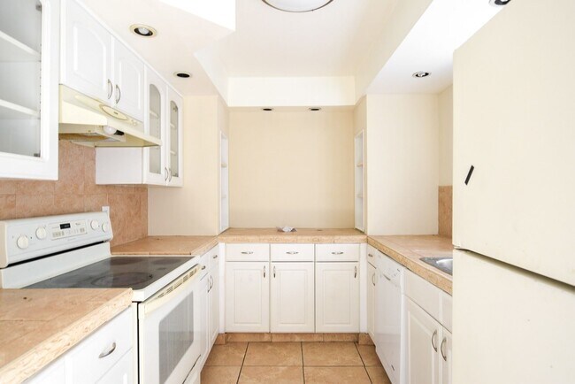 Building Photo - 3 br, 2.5 bath House - 3372 River View Way...