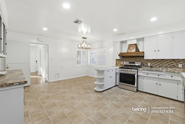 Building Photo - 9623 Adams St