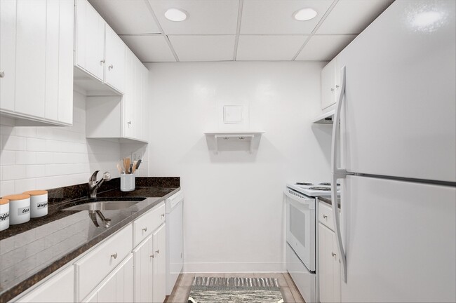 Building Photo - 50-56 Broadlawn Dr