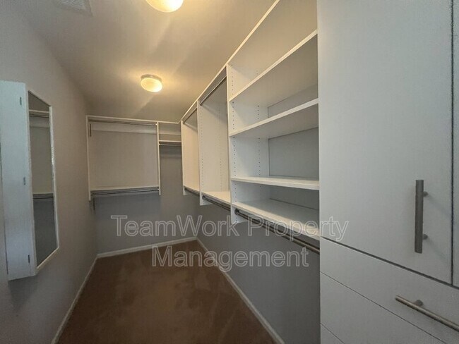 Building Photo - 3368 Kinross Ct