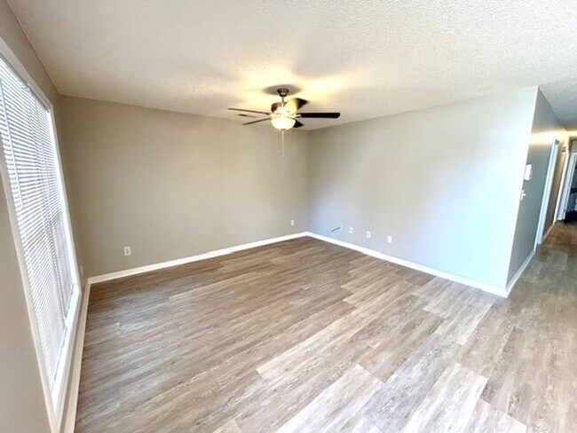 Foto del edificio - 118 Railroad Ridge Rd