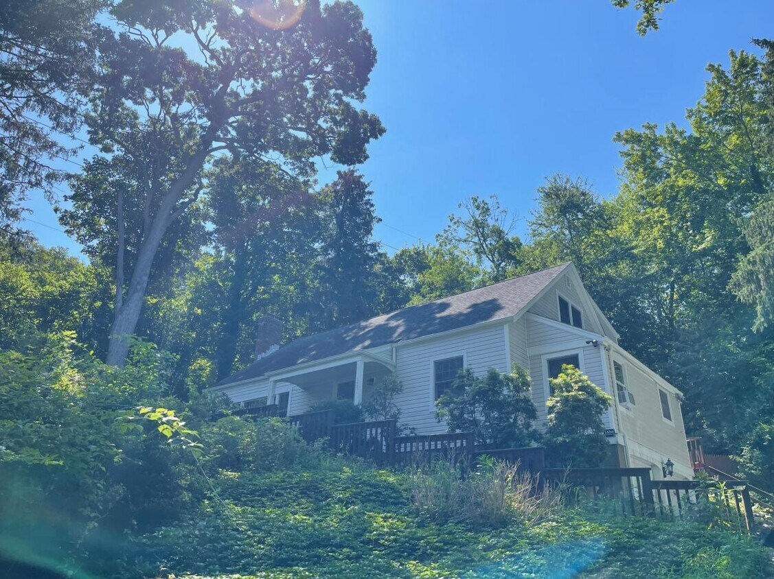 Primary Photo - 1554 Stony Brook Rd