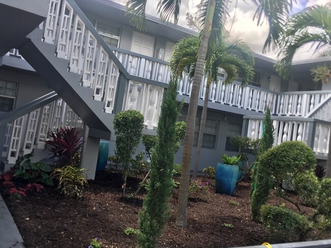 Building Photo - 111 SW 11th Ave