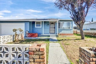 Building Photo - 452 Wilshire Ave