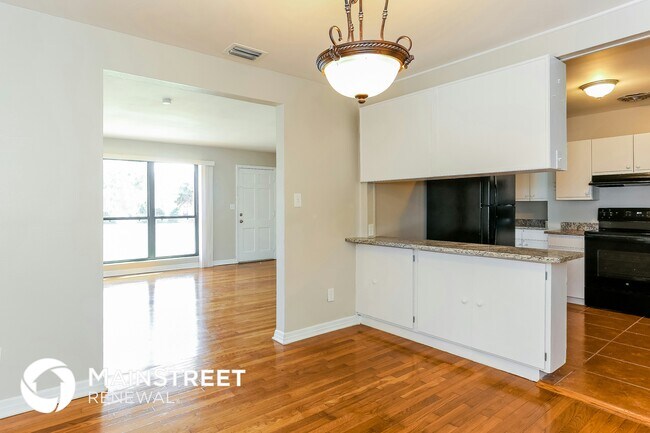 Foto del edificio - 2423 Gayland Rd