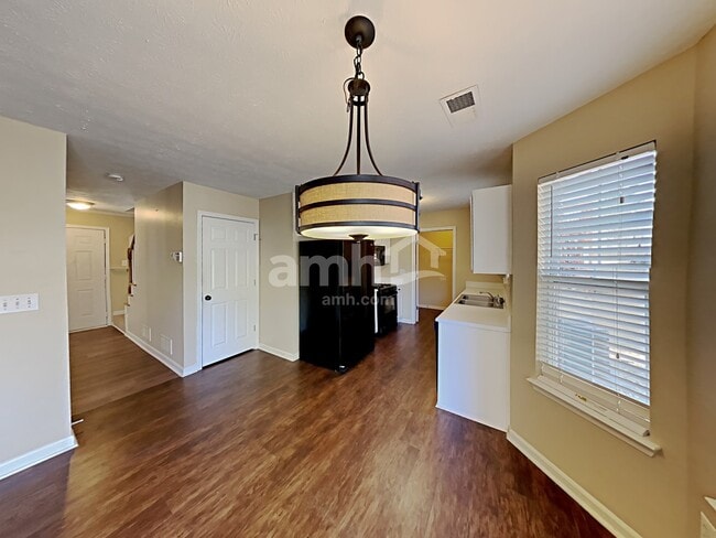 Building Photo - 2607 Lake Park Bnd