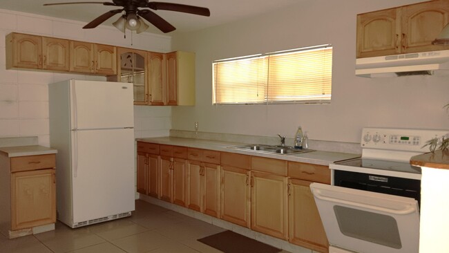 Foto del edificio - 2/1 Single family home with fenced in yard