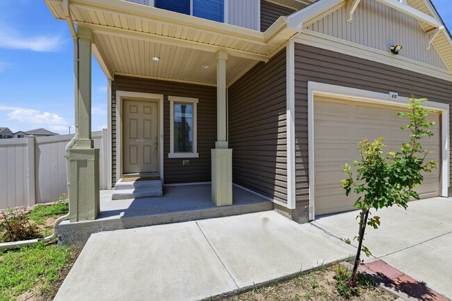 Photo - $2,940.95 - 4 Bed, 3 Bath Home in Denver with Central A/C and Fenced in Yard!