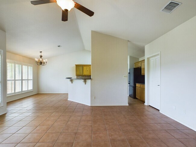 Foto del edificio - Charming 3-Bedroom Gem in Fredericksburg with Spacious Interior on PaintBrush Hollow