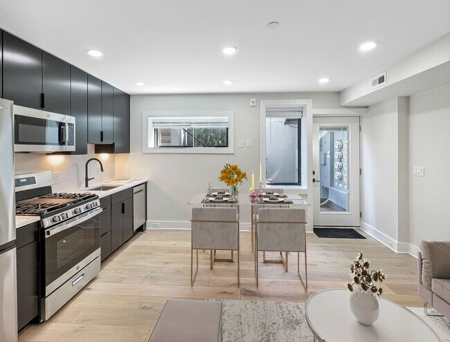 Foto del edificio - 1026 18th St NE