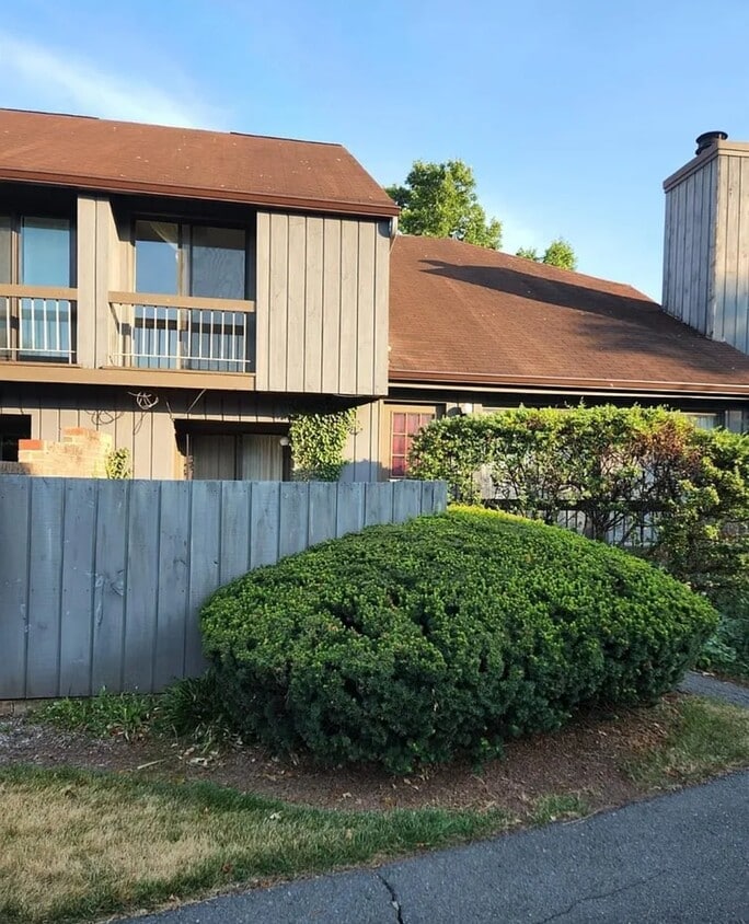Primary Photo - 295 Gemini Dr