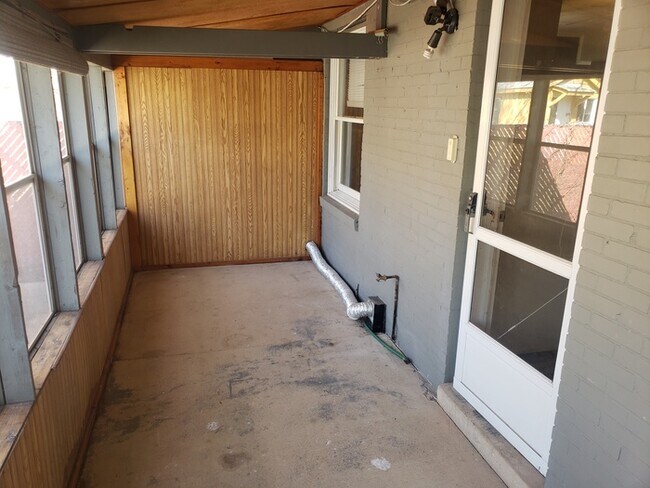 Foto del edificio - 3 bedroom town house in West Mayfield