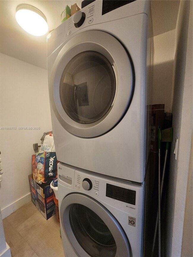 Foto del edificio - 8419 Forest Hills Dr