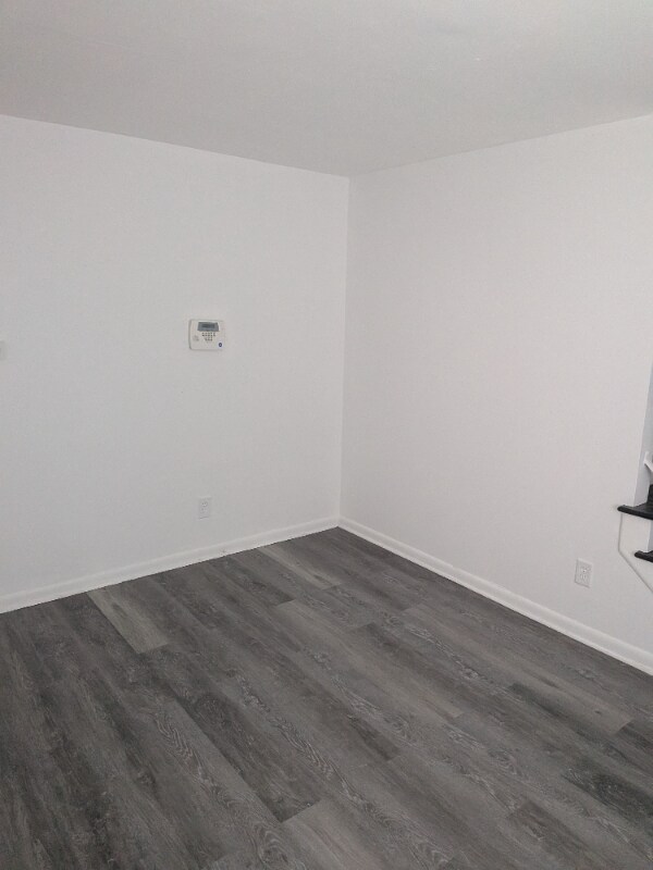 Foto del edificio - 2347-2349-2349 Linden Ave