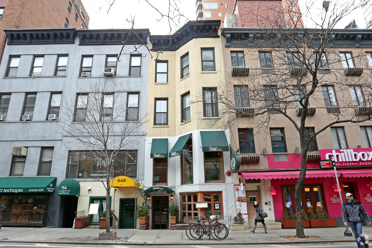 Building Photo - 206 E 60th St