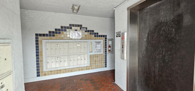 Foto del edificio - 2050 N Congress Ave