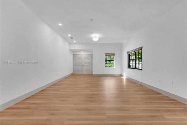 Foto del edificio - 443 SW 21st Rd