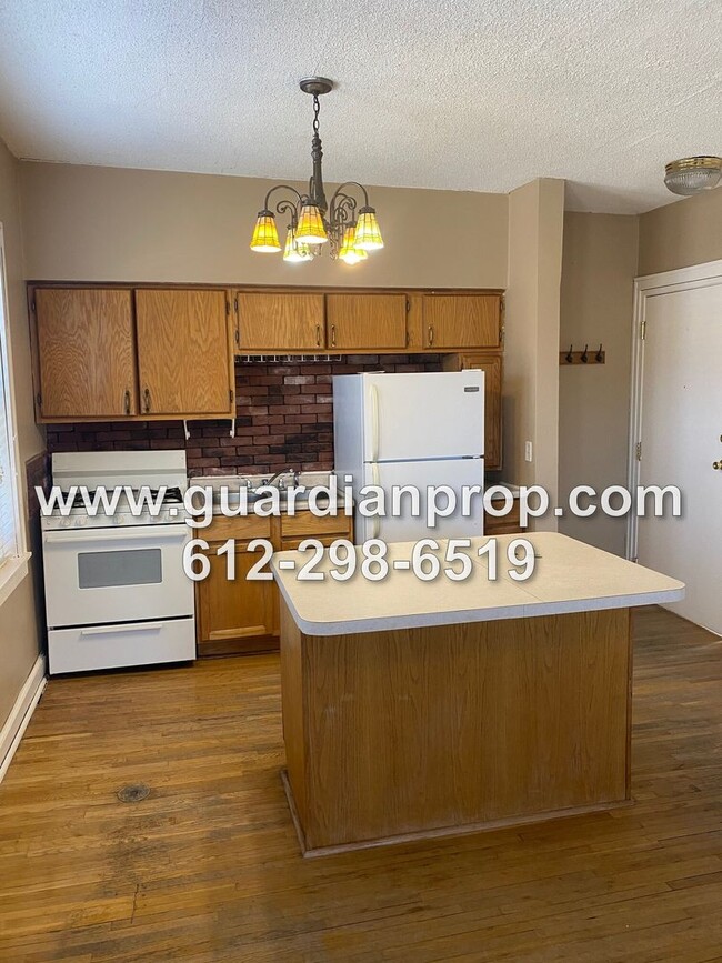 Building Photo - 54 S Chatsworth St