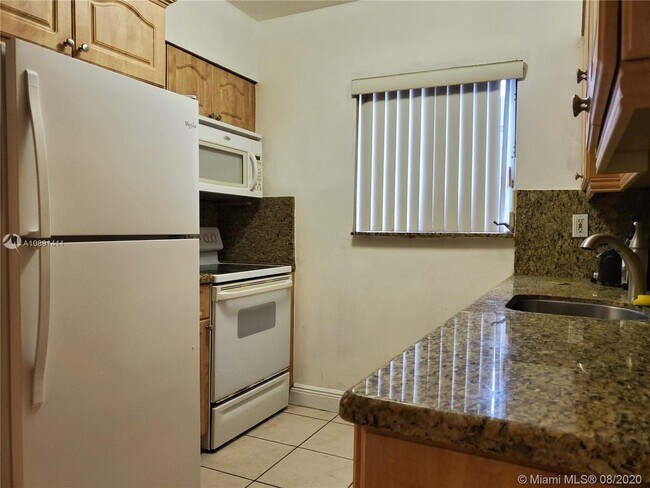 Building Photo - 6511 Santona St