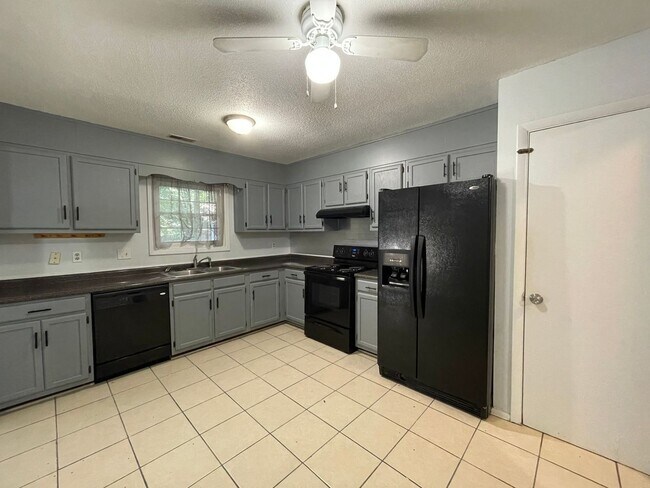 Building Photo - Nice 3 bedroom, 2 bath House in Brynn Marr