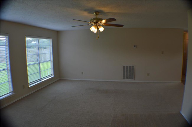 Building Photo - 2835 Plymouth Colony Dr