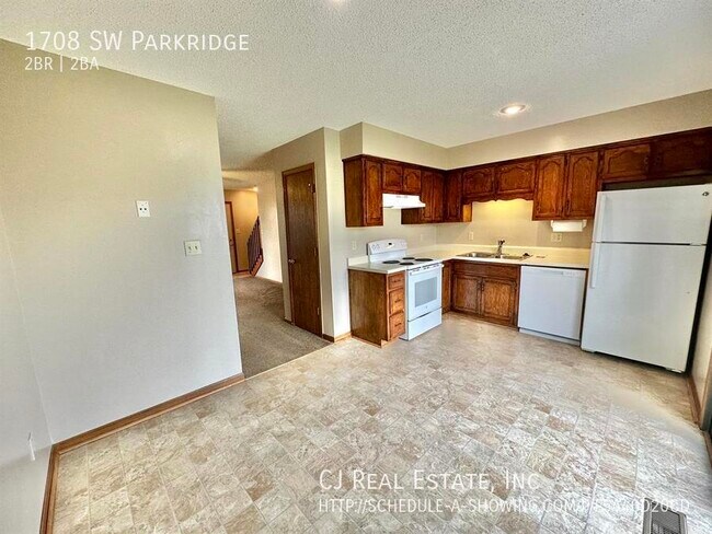 Building Photo - 1708 SW Parkridge Dr