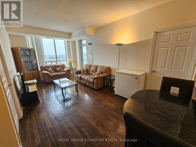 Photo du bâtiment - 350 Red Maple Rd