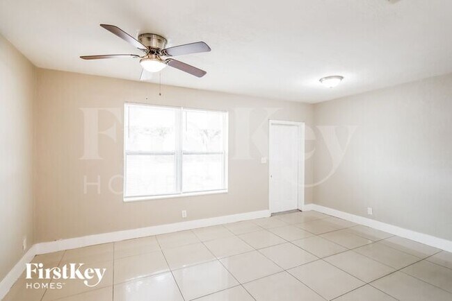 Foto del edificio - 1140 NE 211th Terrace