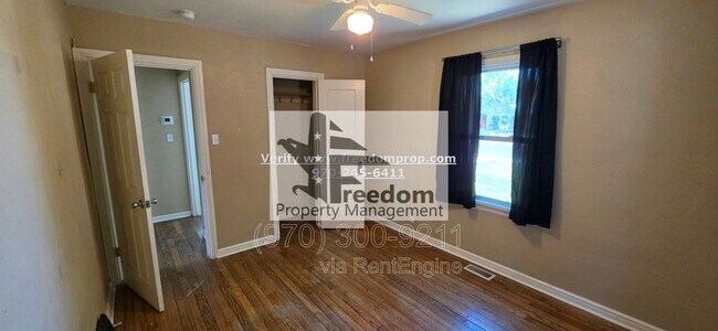 Foto del edificio - 1015 Belford Ave