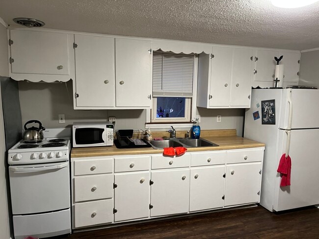 Foto del edificio - 786 Marion Rd