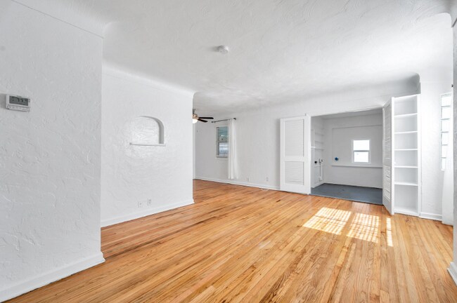Foto del edificio - 2169 22nd Ave N